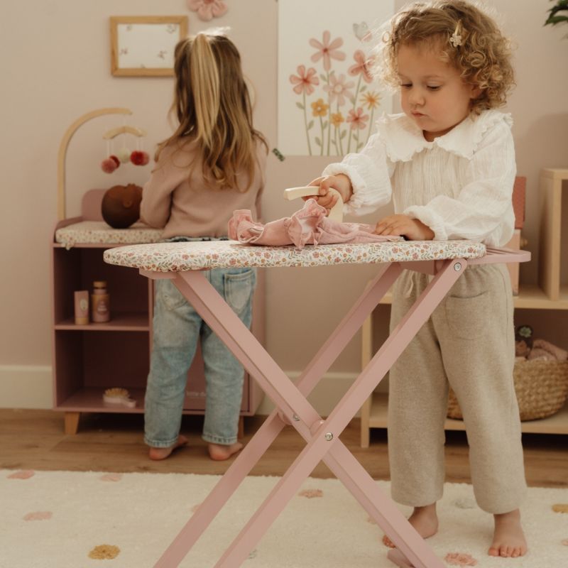 Image d'ambiance de présentation du produit Table de repassage en bois - Little Dutch